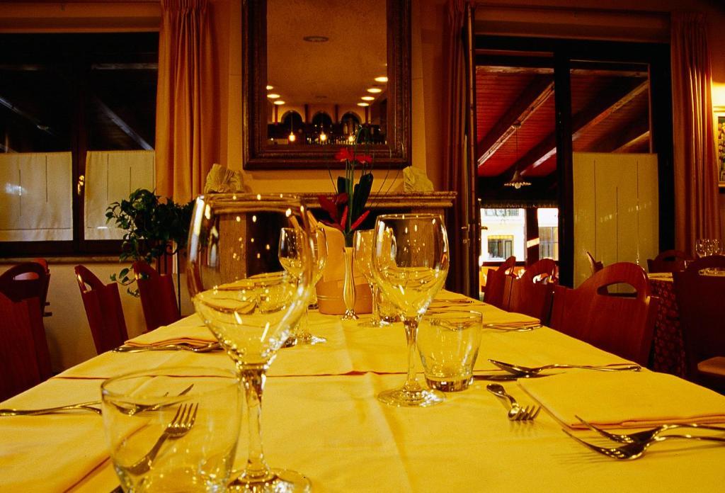 Hotel Ristorante Montenerone Apecchio Exterior foto